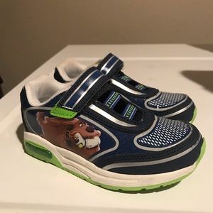 Secret Life of Pets Max & Duke lighted sneakers